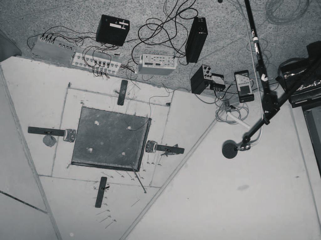 196 W. BATKO, M. KOZUPA 2. The experimental setup Figure 1 shows the experimental setup consists of two chambers, sending and receiving chamber.