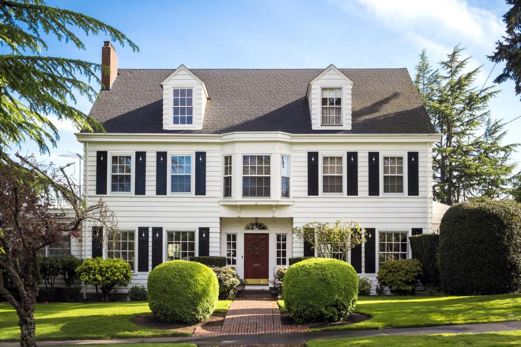 Colonial Your Colonial home has: A rectangular shape Two-stories