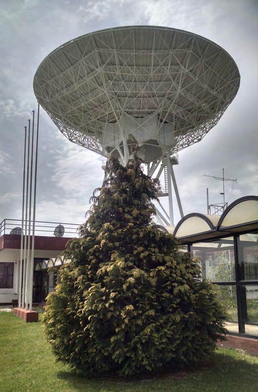 Sintra 1, the first antenna in use at the Alfouvar Station, became operational in 1974. Initially used for telephone communications, it was later employed in television broadcasts.