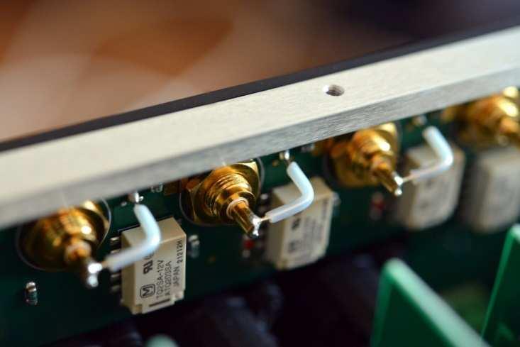 Afterwards we like to describe some more specialties of the TIDAL preamps: The best cables is no cable.