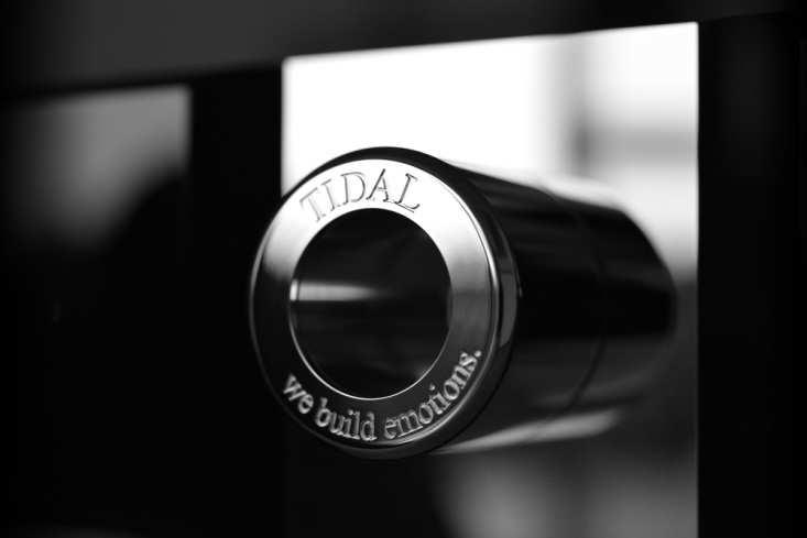 The unique TIDAL UPLC volume control (Ultra Precision Level Control): For TIDAL a pre amp is the simplest thing in approach - and the most difficult thing to fulfil: taking the music signal and just