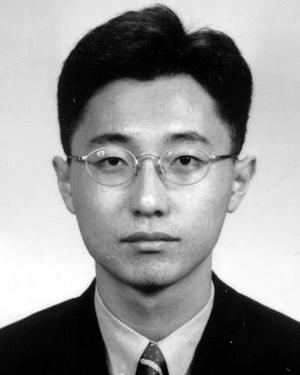 S. degree in electrical engineering and computer science from the Korea Advanced Institute of Science and Technology (KAIST), Daejeon, Korea, in 2005.