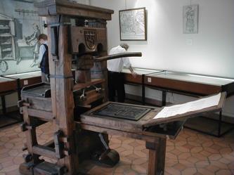 Johann Gutenberg In mid-1400 s, German Johann Gutenberg used movable type to invent a printing press.