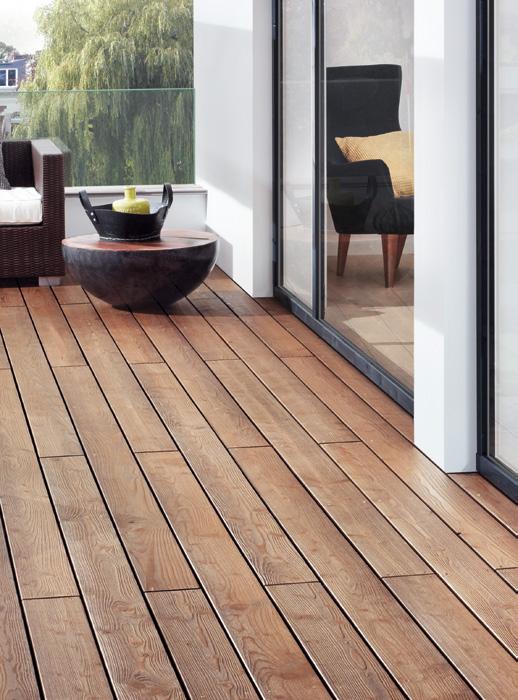 42 POSSI- BILITIES FEEL THE DIFFERENCE: STRUCTURED DECKING Smooth, ribbed or grooved was till now the only choice when it came to the surface design of decking. But why?