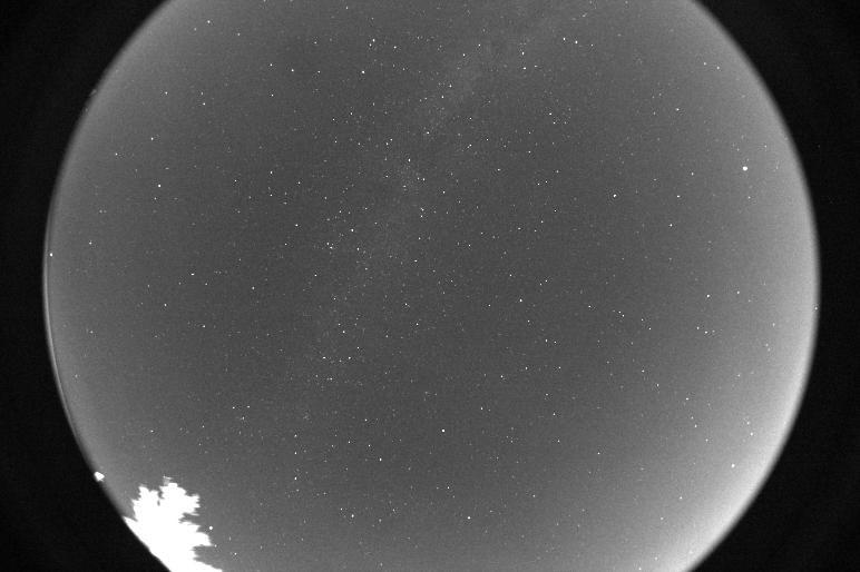 same sky, IR (mod. DSLR+RG830) Near Infrared 9 Same sky photographed in the infrared. The LP is still present, but milky way is more pronounced.