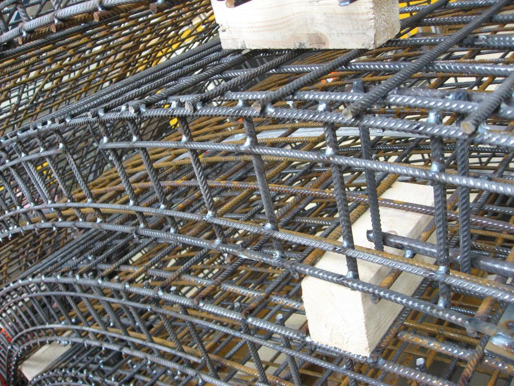 (a) Steel reinforcement cages of lining segments. (b) Ground connector welded to steel cage. (c) Steel cage in a lining segment mould. (d) Produced lining segments. (e) Lining segments put in place.