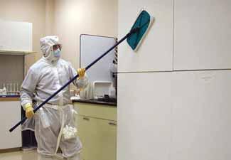 TX7108 Cleanroom mop with fiberglass 1 mop/case handle and 15" x 7" single head assembly TX7118 Polyester replacement covers 150 covers/case and foam pads for TX7108 6 foam pads/case TX718H Honeycomb