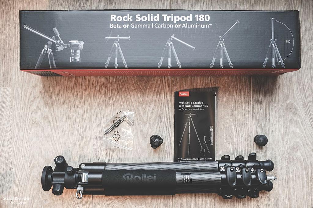 You can load up to 10 kg on this tripod and the maximum height is 170 cm which is perfect for me as I measure 172cm.