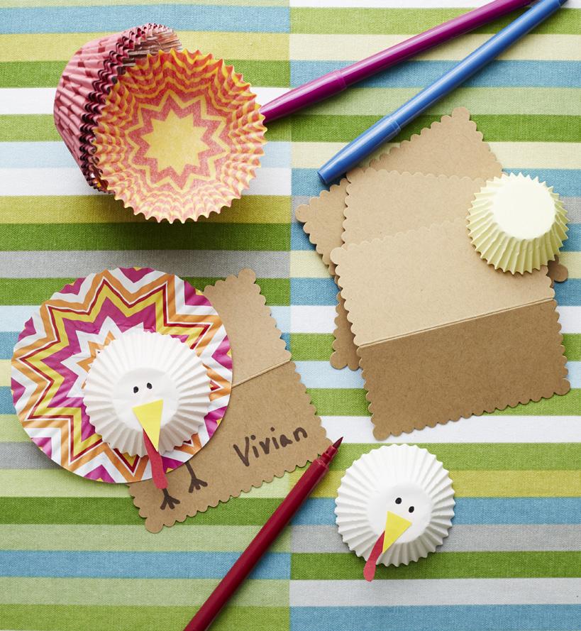 gobbler place cards Sweeten up your table with these turkey pals, quickly and cleverly constructed from cupcake liners. Flatten a standard-size cupcake liner, then draw eyes on a mini cupcake liner.