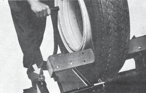 However, some difficult tires on rusty rims may require an additional operation to loosen the second bead.
