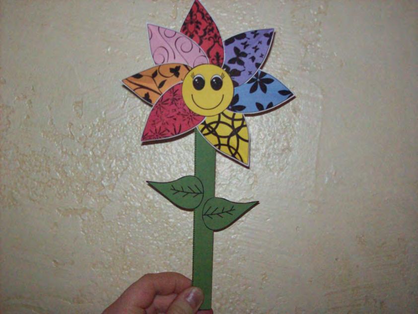 Flower Power 1. Cut out all pieces. 2. Fold both stem sides in at the dotted line and glue. 3. Glue leaves on the stem. 4.