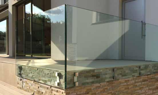 52 mm Can be finished with cap rail and/or additional handrail EASY GLASS MODEL 0763 EXTEND GLASS OVER THE FASCIA INTERNATIONAL DESIGN MODEL PROTECTION EASY GLASS MODEL 4762 SOPHISTICATION MEETS