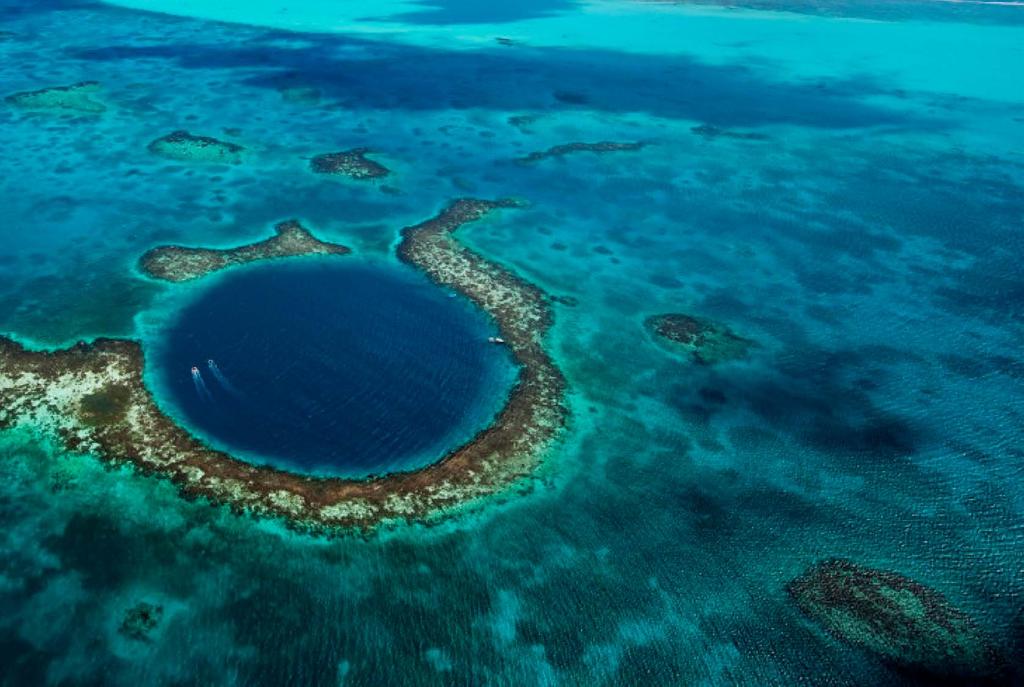 THE BLUE HOLE Geological wonder UNESCO World Heritage Site Belize Natural Monument