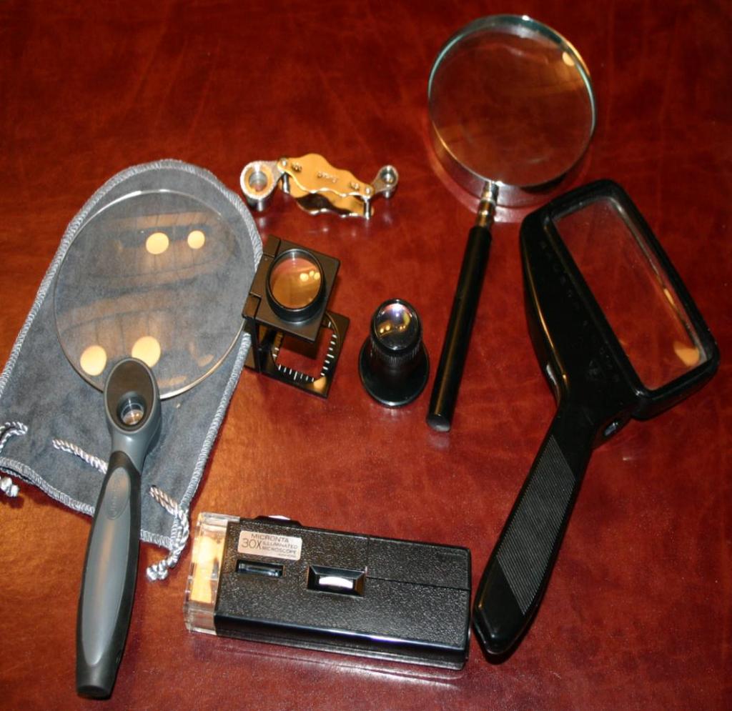 Tools for Identifying Art 1. Loupe 2. Linen Tester 3. Pocket Magnifier 3 4 4.