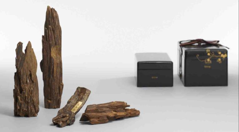 The sales will also present an array of agarwood pieces and censers of exceptional quality. Highlights include: From left: Two pieces of splendid agarwood L:24cm, W:369g; L:34cm, W:792g (Est.