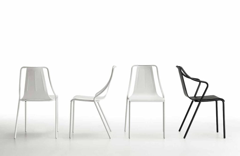 Plastica Plastic Easy wave This chair keeps inside it these two traits: versatility and dynamism.