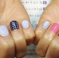 designs printed onto 2 strips of 10 artificial nails. These can be applied by the attendant at the kiosk, or taken home for application later.