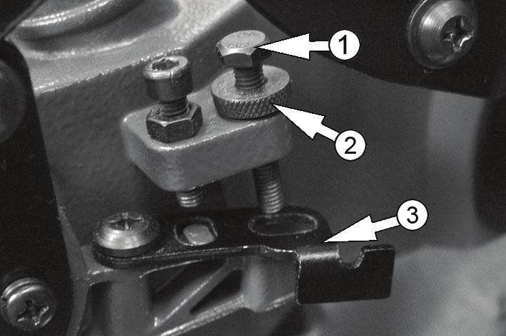 Screw down the adjuster (1) so that it touches the groove plate (3), then finally tighten the locking ring (2). The saw blade is now set to cut your groove, using the sliding feature.