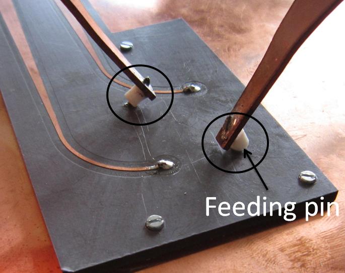 The tapered flat monopoles are bent with a tilted angle connected to the ground plane, which removes the discontinuities at the arm ends and helps increasing the bandwidth.