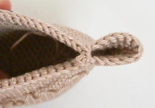 crochet 18 sc (fig 5, 6).