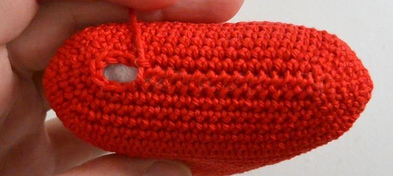 tail of yarn, start from second loop.
