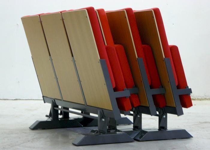PRIMOVE Layout can easily be modified with PriMove auditorium seat by stamping the benches either up and down.