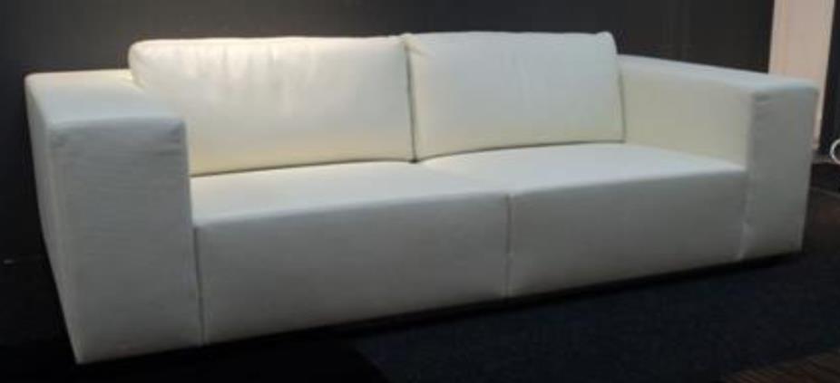 Mod. MILANO Partner: RIVOLTA Dimensions: W200cm x D104cm x H69cm Colours/finishes: Cream leather