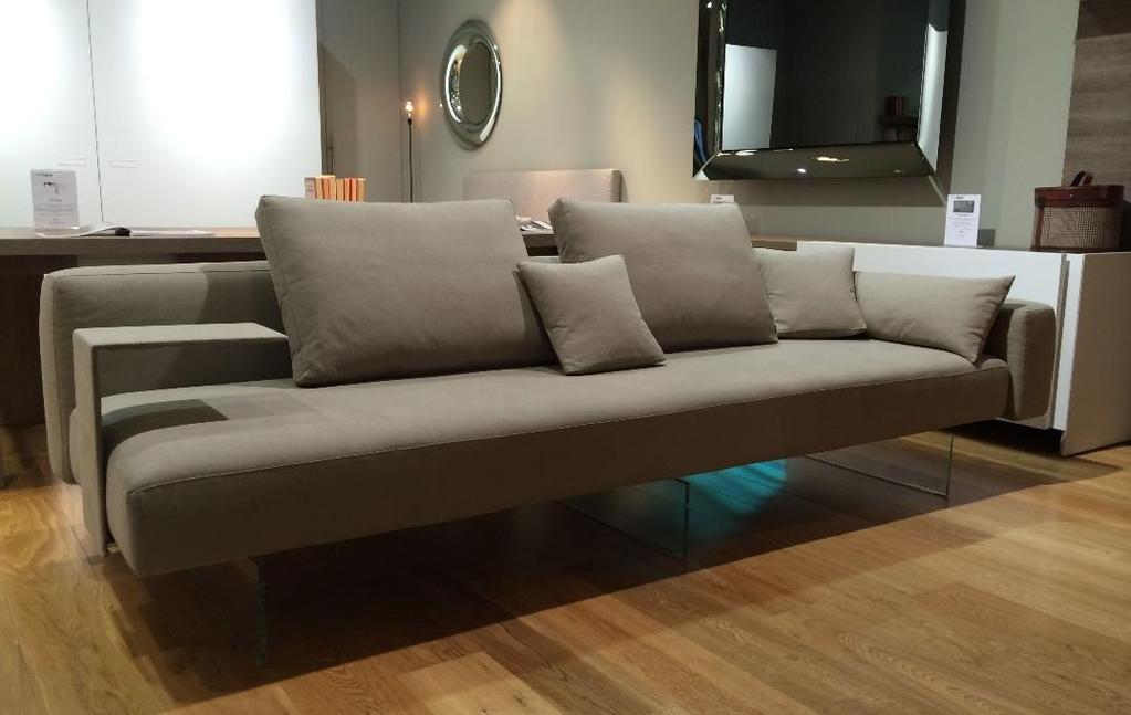 Mod. AIR Sofa Partner: LAGO Modular sofa with seat and backrest covered in natural cotton and supports in tempered clear glass.