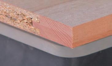 finish-cut quality, time-consuming sanding is no longer necessary. The cutting edges of the p-system cut veneer like a sharp knife.