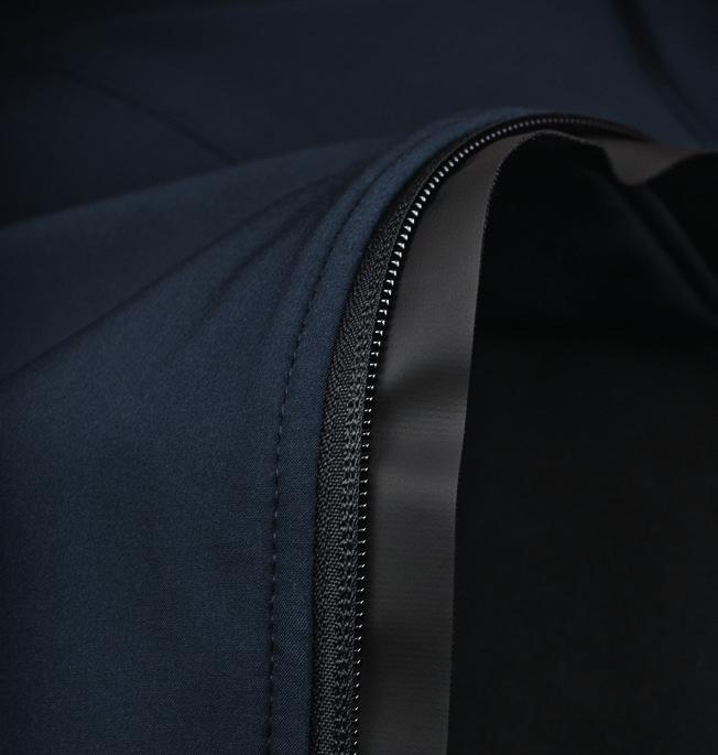 side pockets and rubber wind placket behind the main zipper add