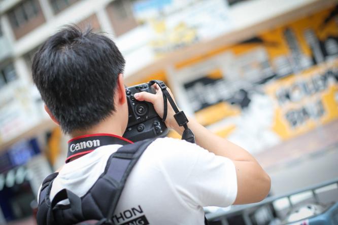 Photos 4 and 5: Contestants immerse themselves in the Canon PhotoMarathon Shoot for