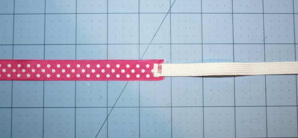 7 Place elastic ¼ over the ribbon and pin: Sew it with several stitches down.