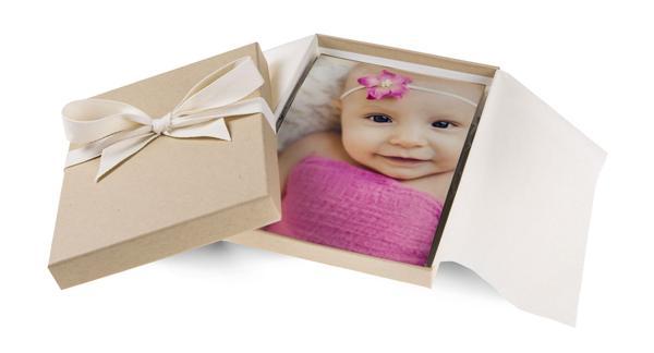 Similar to our Premium Packaging, but with a twist of green, our Green Executive Packaging includes a 100% recycled box, 70% recycled tissue paper, and an