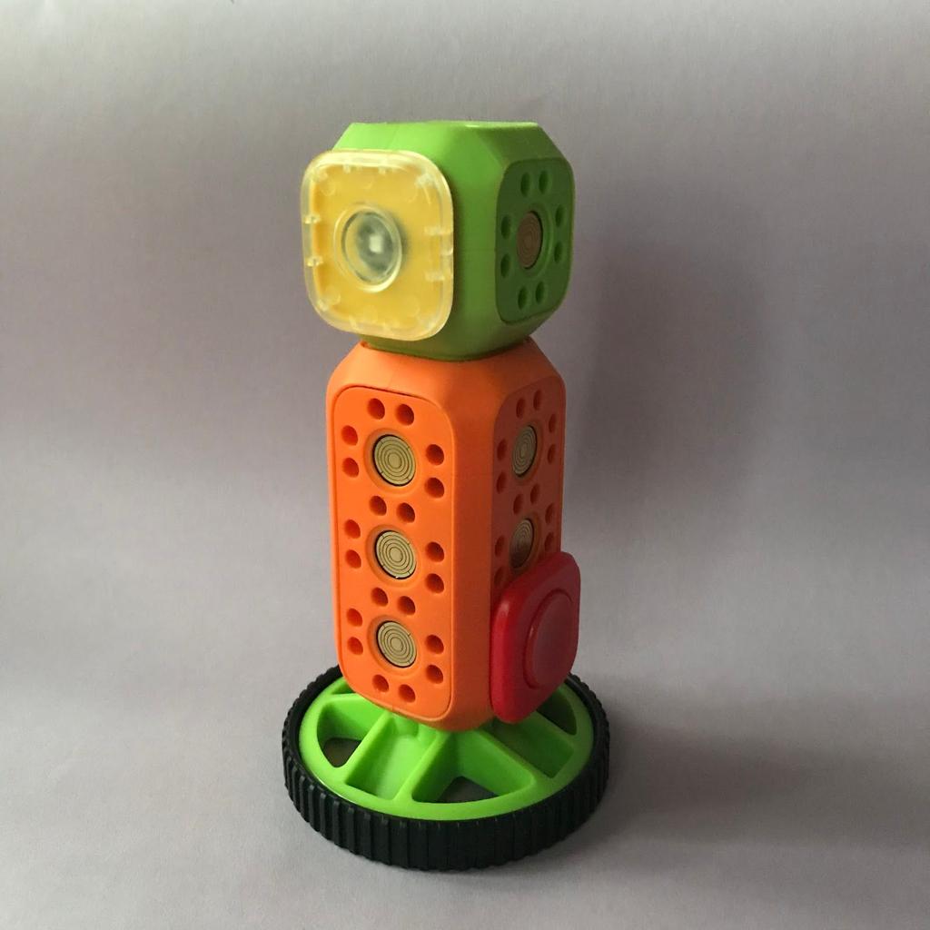Button, a Big Wheel and 2 Connectors.