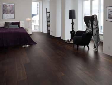 A solid wide board floor has the advantage that it can be sanded down several times, each time looking as good as new. Atmosphere.