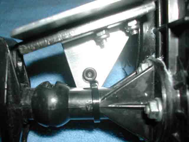 ** Install the standoff on the lower shock mount as shown with a 3mmX10mm screw and 3mm fender w asher.