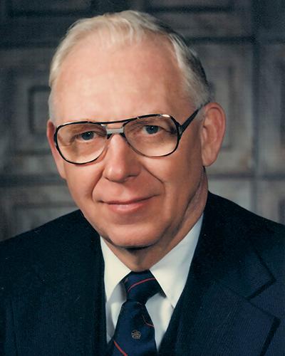Marion High School Hall of Distinction 2015 inductees Joseph Davis, M.D. Class of 1935 Joseph Davis, M.D., Marion High School Class of 1935, helped transform medical care in Marion by co-founding the Davis Clinic with his father and brother in 1950.
