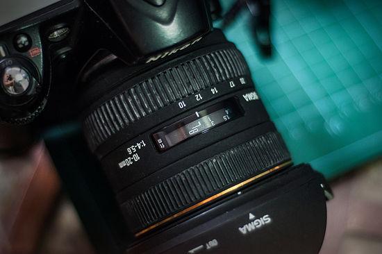 Use a smaller aperture. Set the aperture in the f5.