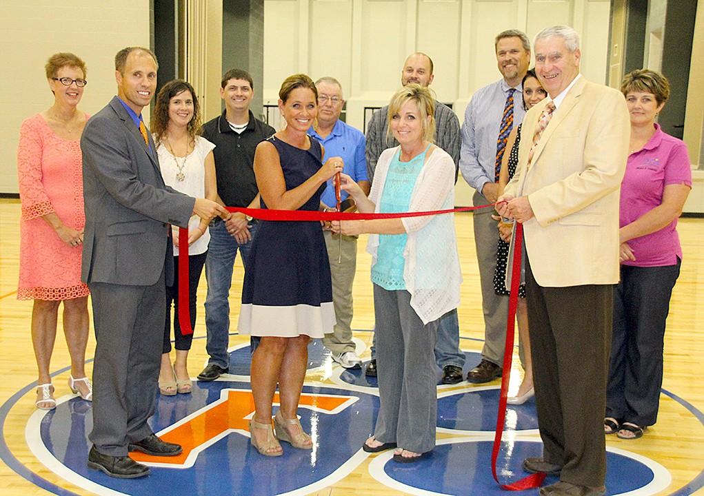 Flora Chamber of Commerce Ribbon Cutting Ceremonies September 2015 Inside this issue: After 17 years of planning, the new Flora Elementary School had their Ribbon Cutting and Open House on Tuesday,