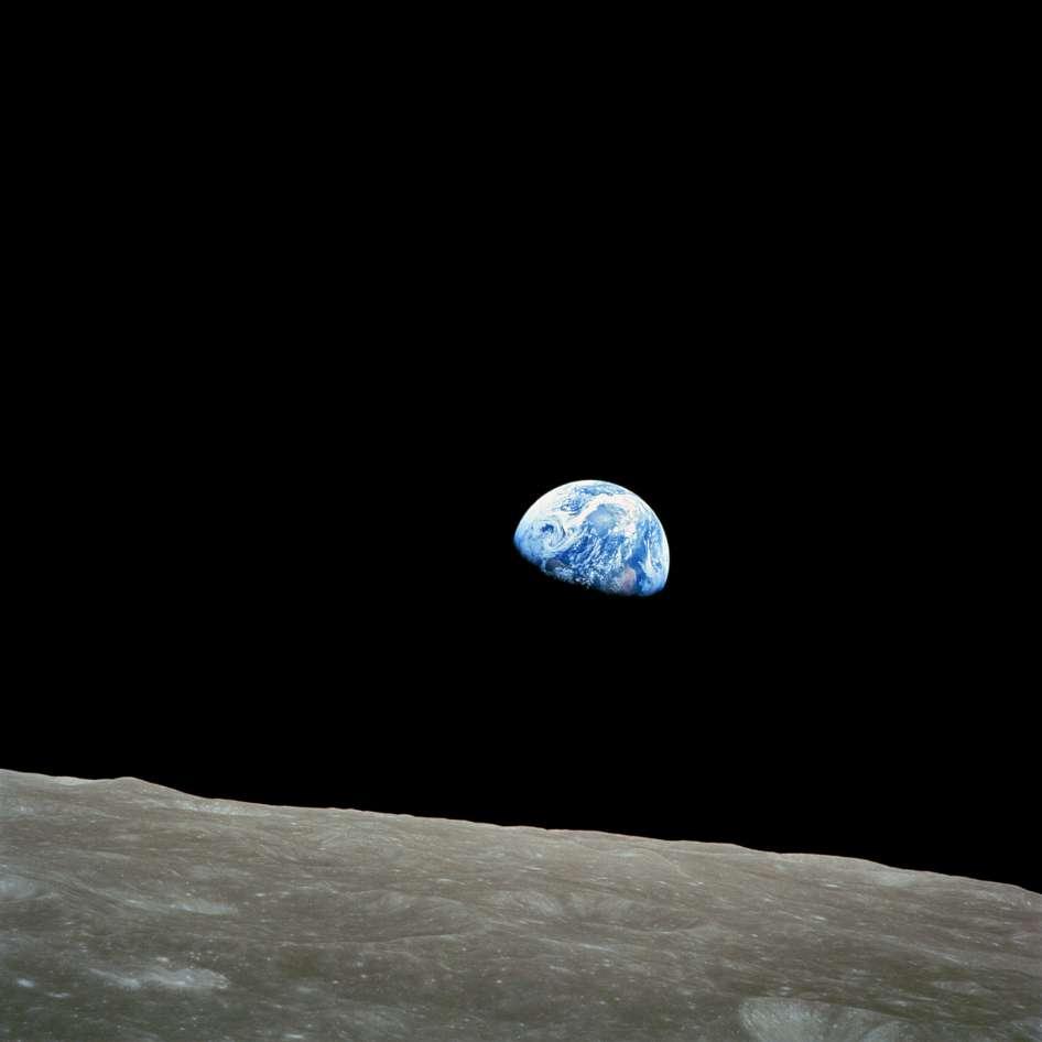 CHRISTMAS EVE On Christmas Eve 1968, and on their 4 th pass around the Moon, the crew witnessed Earthrise for the