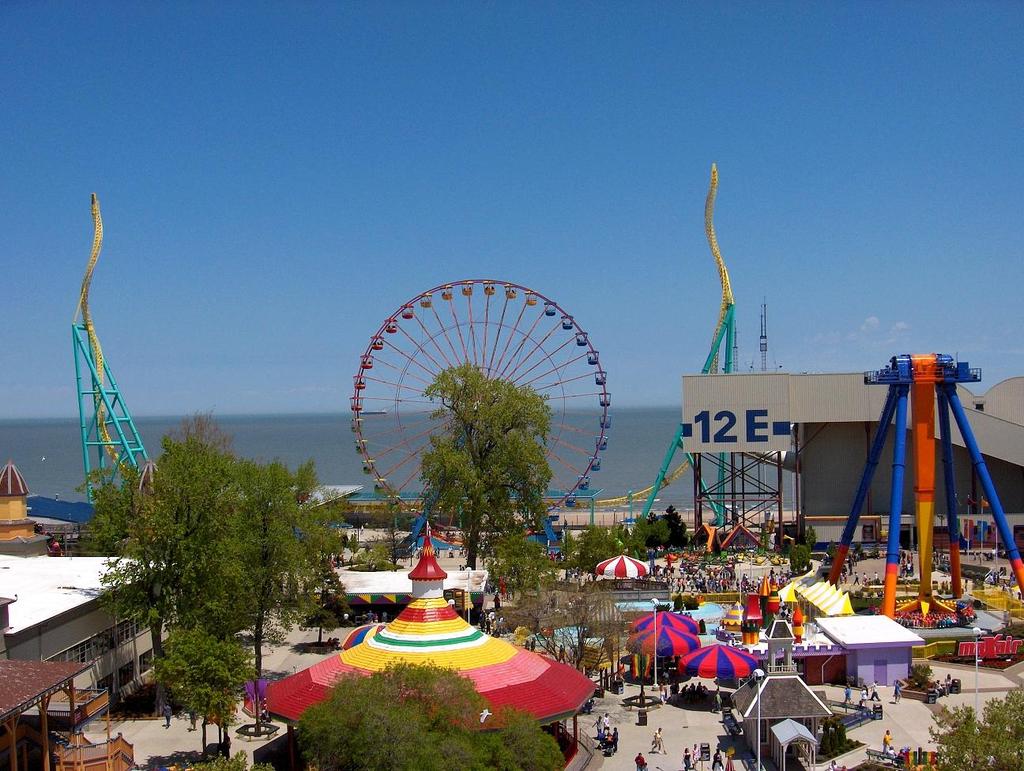 Vision for perception, interpretation The Wicked Twister rid e Lake Erie deck sky tree tree bench wate r amusement park Ferris wheel tree Cedar Point tree rid e 12 E