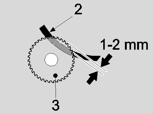Operation: Adjusting the pipe diameter 3. Use the handle to turn the motor upwards for about 30 (clockwise) until the saw blade is in cutting position. 4.