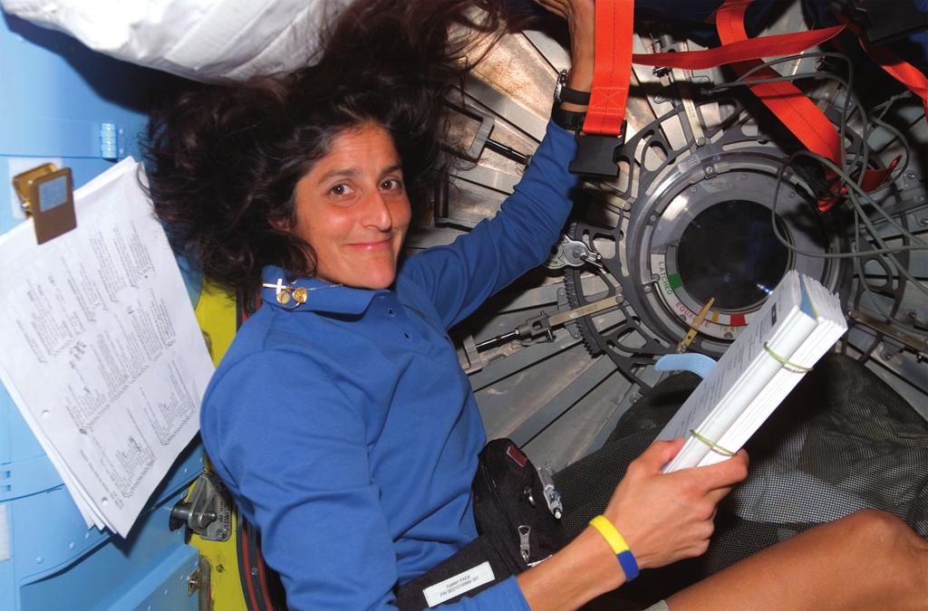 that her friend Kalpana Chawla wanted to come to India and meet children. She came to India to fulfil Kalpana s dream. Sunita s experiences of living in space! We could not sit at one place.