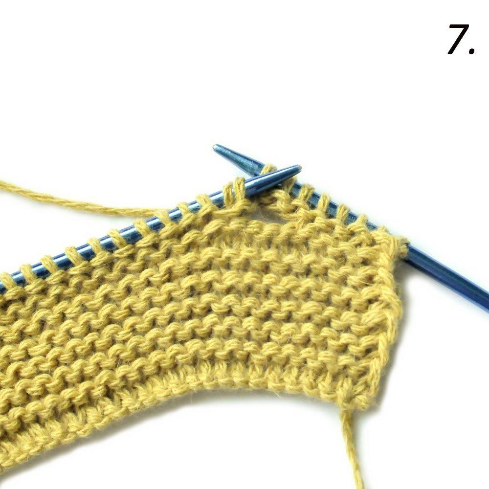 This yarn can be in right or left corner of buttonhole, depending on YO s leaning angle. 7.