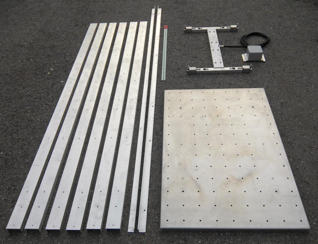 Big Parts: 7x From left to right: 6 x U-Profile beam, 2 x L-Profile beam, 4 x marking rods, 7 x plates, 1 x assembly group measure cell with connected