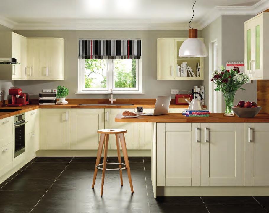 EDMONTON Shown with Solid Oak Timber worktop and Chrome D handle HPK423