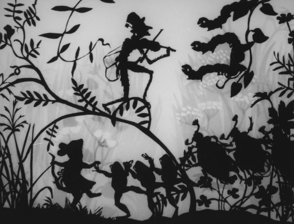 The Grasshopper & The Ant, by Lotte Reiniger, 1954. SCIENCES The art of Lotte Reiniger is based around the science of light and shadow and investigations can be done into the properties of light.