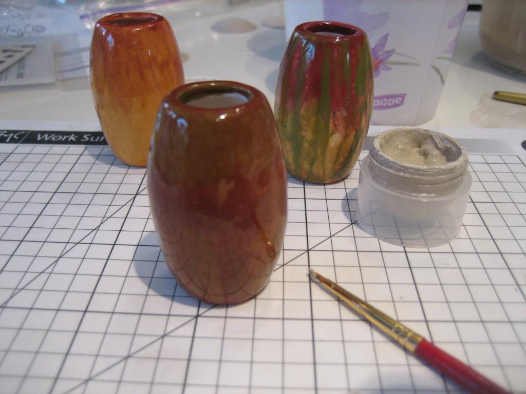 Apply the PMC to the glazed bead Photo 4 Photo 5 (photo 5) Use a brush to apply PMC3 paste to the