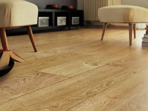 A 4V groove incorporates the bevelled edge on both the length and width of the planks which further adds to the authenticity of your laminate floor.