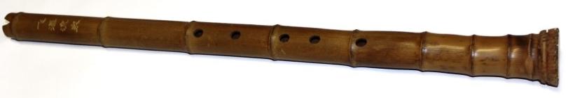 The shakuhachi, a Japanese flute, is a rather small instrument with a simple geometry. Still, it appears to have a complicated spatial sound radiation characteristic.